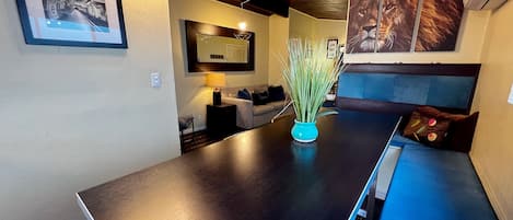 Apartment, Lake View | Dining room