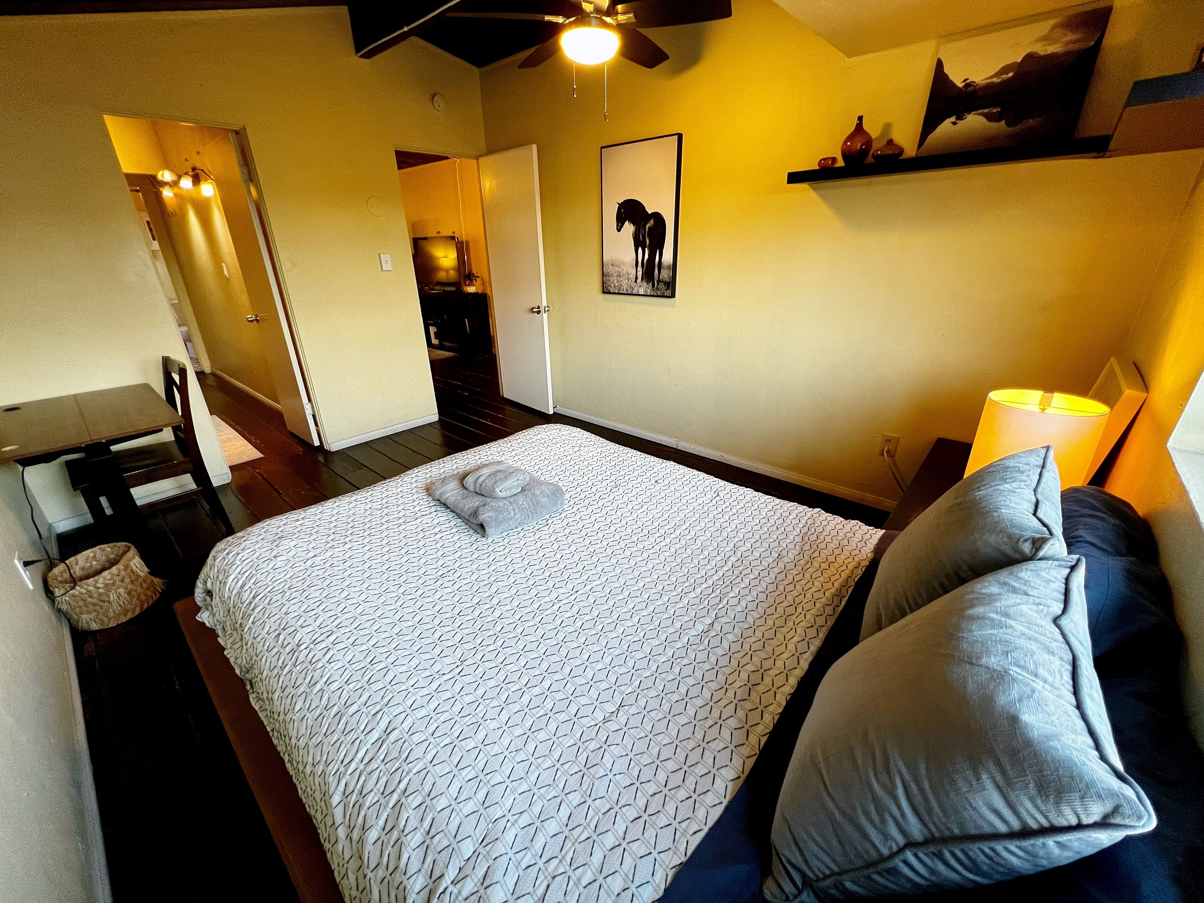 Apartamento, vista para o lago | 1 quarto, ferros/tábuas de passar roupa, Wi-Fi de cortesia