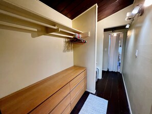 Apartamento, vista para o lago | Guarda-roupa