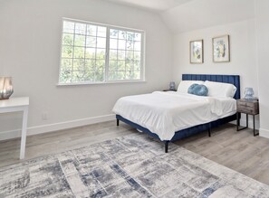 4 bedrooms, desk, iron/ironing board, free WiFi