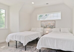 4 bedrooms, desk, iron/ironing board, free WiFi