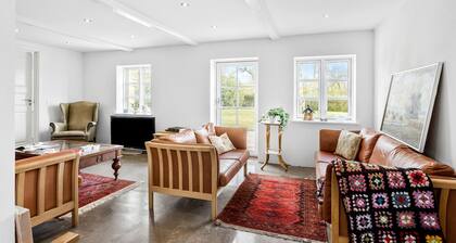 Cozy home in Humble with WiFi