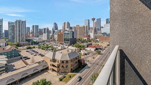 Unclassified image, 4 of 14, button - Heart of Downtown Calgary Luxury Condo with Stunning Views and Premium Amenities (Calgary)