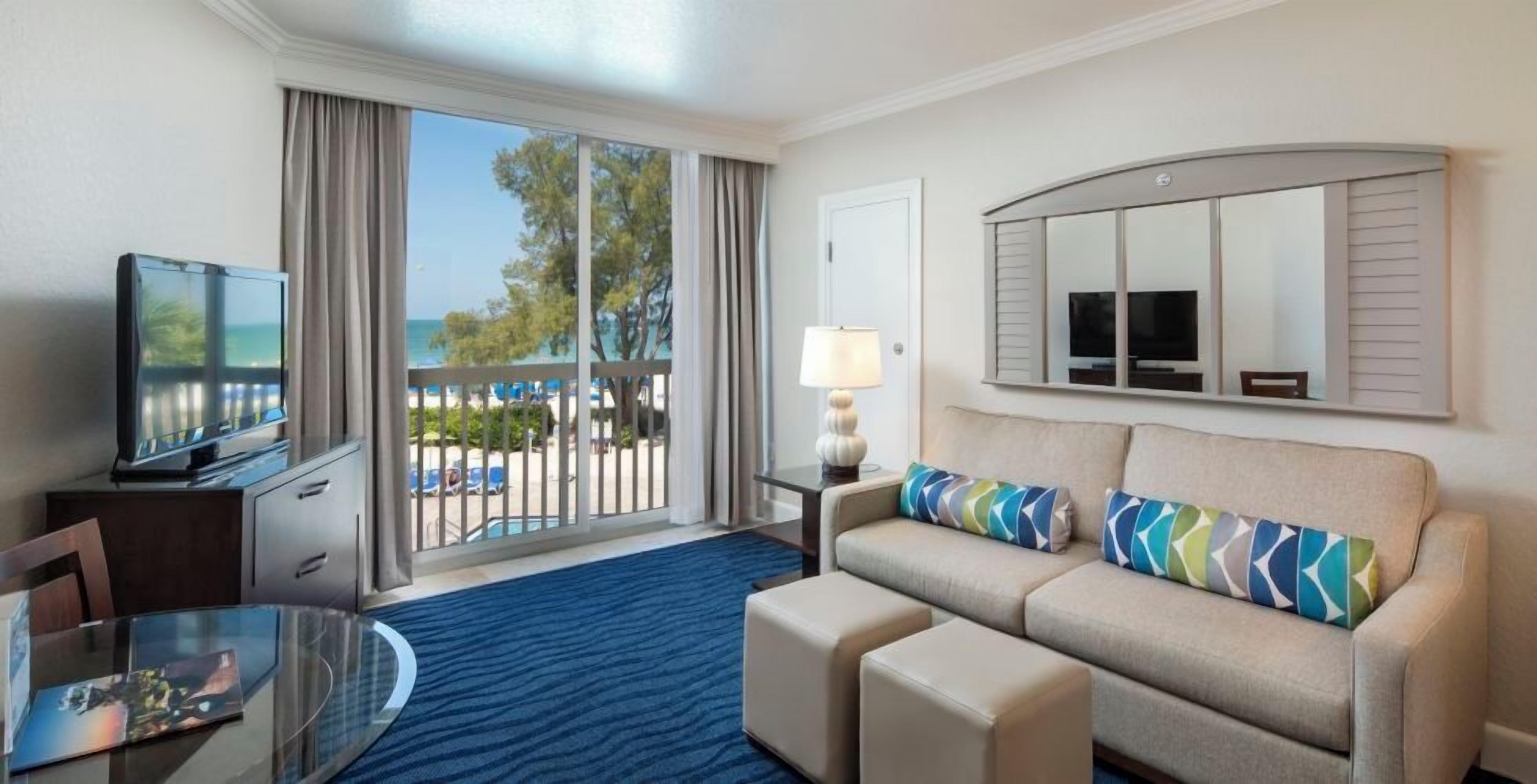 Your Florida Oasis Awaits! 2 Spacious Units, Outdoor Pool! - Saint Pete Beach, FL