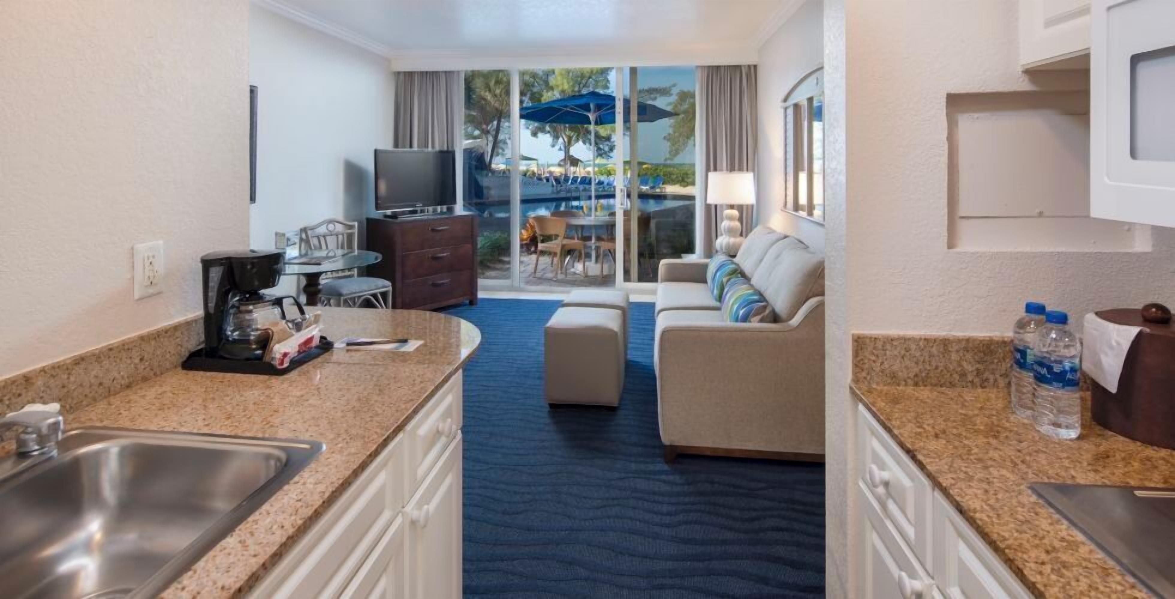 Gulf Front View Villa Lanai 2 Double Beds At Rumfish Beach Resort - Saint Pete Beach, FL