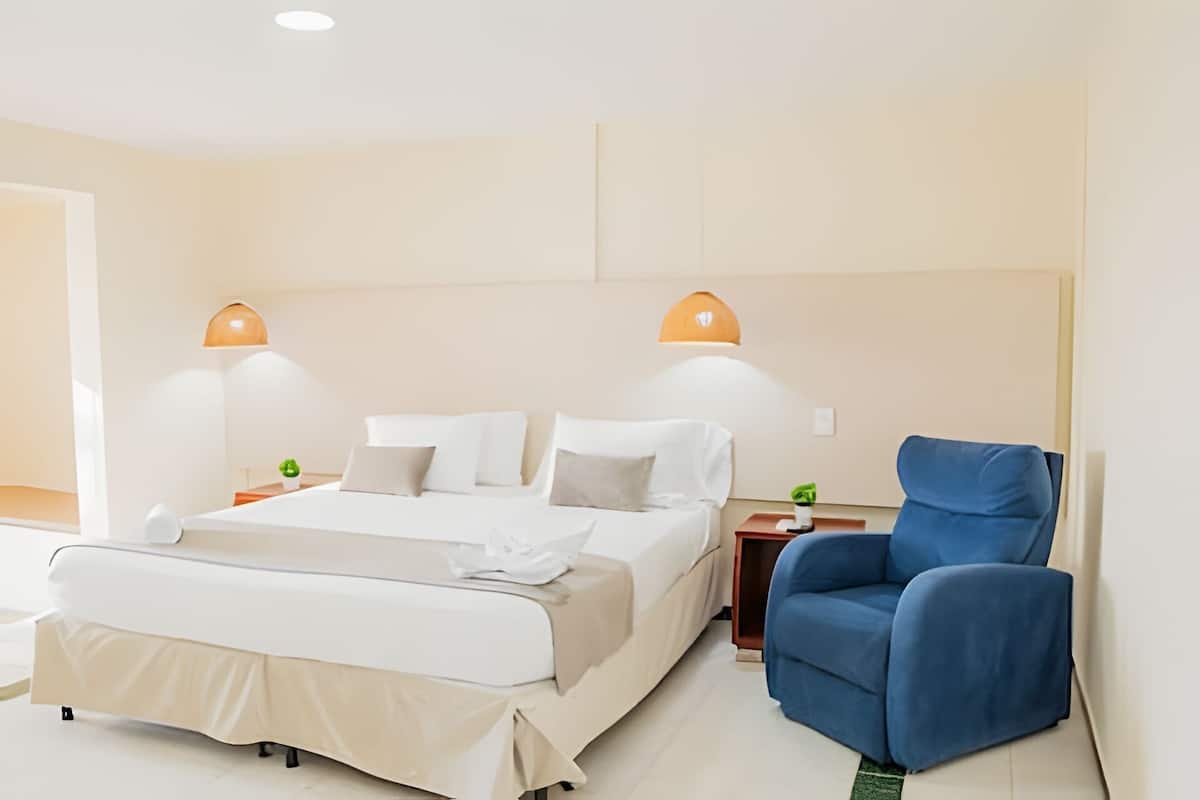 Family Suite | Laptop workspace, free cots/infant beds, free WiFi