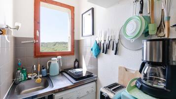 Geladeira, micro-ondas, torradeira