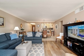 Smart TV, books - Oceanfront washer dryer incredible views full kitchen oceanfront pool (Myrtle Beach)