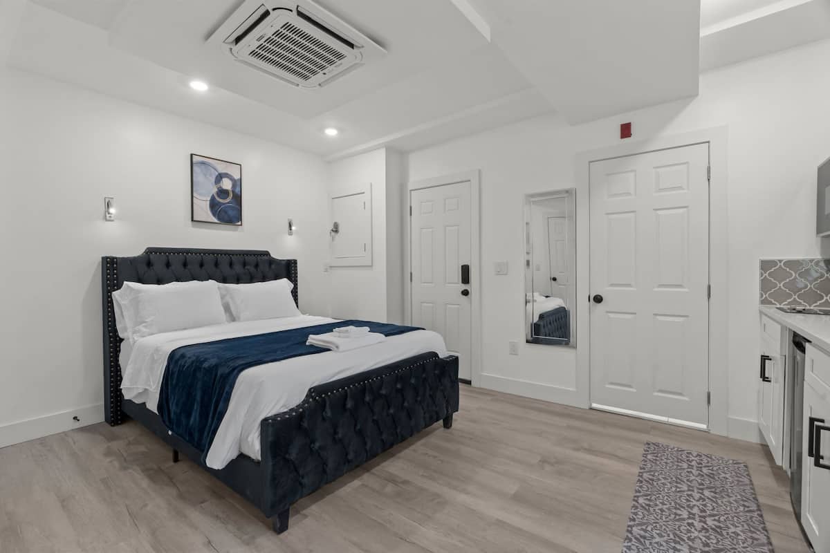 Suite clásica, no fumadores | 1 dormitorio, ropa de cama de alta calidad, colchones viscoelásticos