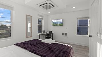 Elite Suite, Non Smoking | 1 bedroom, premium bedding, memory-foam beds, desk