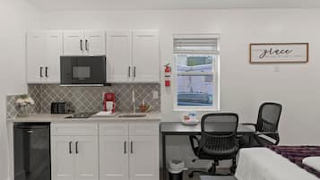 1 bedroom, premium bedding, memory foam beds, desk