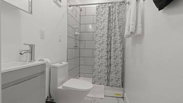 Shower, hydromassage showerhead, free toiletries, hair dryer