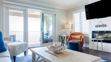 Smart TV, fireplace