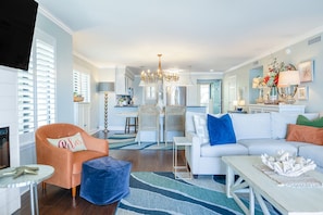 Smart TV, fireplace - Ocean Pearl! Amazing Ocean & Pier Views, Oceanfront Pool, In the heart of the Pier Village! (Saint Simons Island)