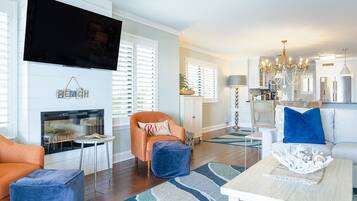 Smart TV, fireplace