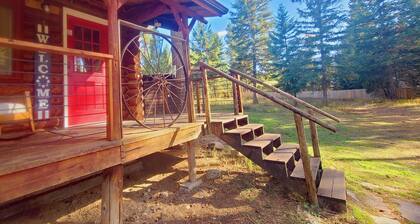 Huckleberry Cabin ~ Fish, Ski, Golf, Play, Relax! St Regis, Montana
