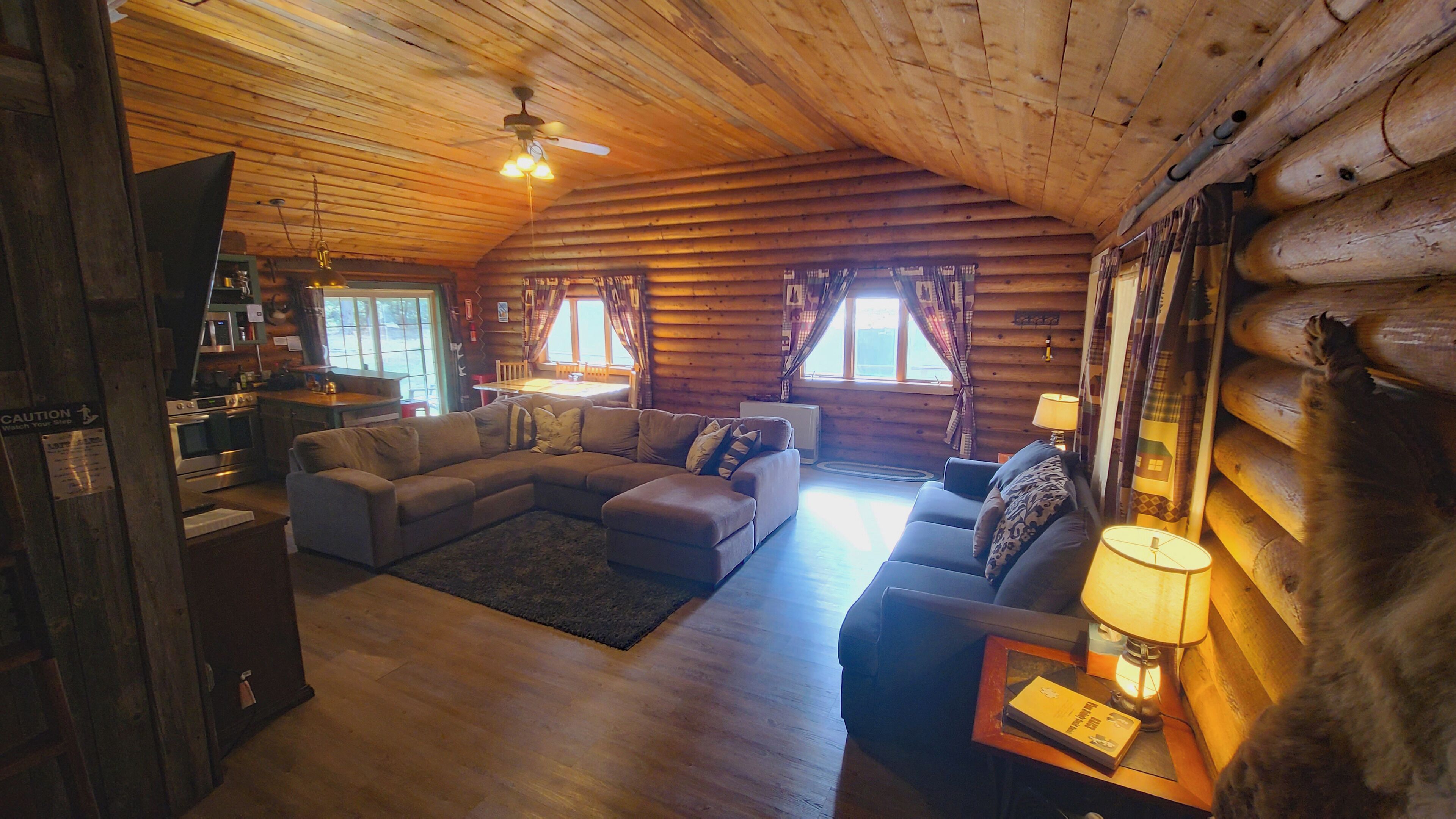 智能电视、桌上足球、书