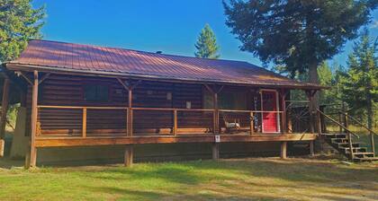 Huckleberry Cabin ~ Fish, Ski, Golf, Play, Relax! St Regis, Montana