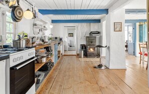 Kühlschrank, Mikrowelle, Herdplatte, Geschirrspüler