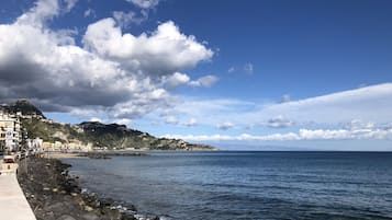 Una spiaggia nelle vicinanze