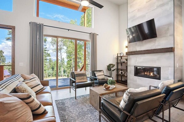 TV, fireplace, table tennis - Alpine View: Your Getaway to Mountain Adventures (Angel Fire)