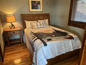 3 bedrooms, desk, iron/ironing board, free WiFi