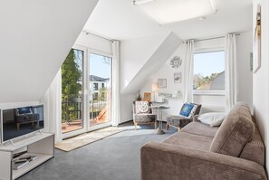 Fernseher, DVD-Player, Stereoanlage