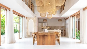 Fridge, microwave, coffee grinder, cookware/dishes/utensils - Best of Bali Retreat (Canggu)
