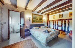 4 bedrooms, iron/ironing board, free WiFi, bed sheets - Awesome home in Prayssas (Prayssas)