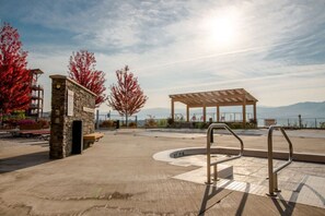 Property grounds - 2 bedroom Oasis with Resort Amenities (West Kelowna)