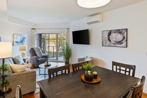 Interior - 2 bedroom Oasis with Resort Amenities (West Kelowna)