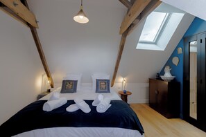 10 habitaciones, tabla de planchar con plancha y cuna de viaje 
