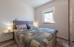 1 bedroom, free WiFi, bed sheets