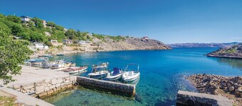 Lovely apartment in Prizna with WiFi