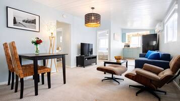 Apartment | Living area | Flat-screen TV