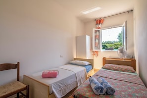 3 slaapkamers, een strijkplank/strijkijzer, beddengoed