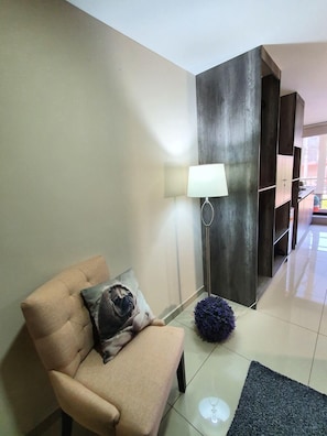 Studiosuite – executive | Sengetøy av topp kvalitet, dundyner og safe på rommet