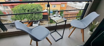 S06 PREMIUM SUITE Full Service WiFi Kitc