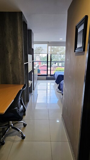 Executive Studio Suite | Premium bedding, down comforters, in-room safe, individually decorated