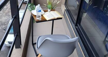 S06 PREMIUM SUITE Full Service WiFi Kitc