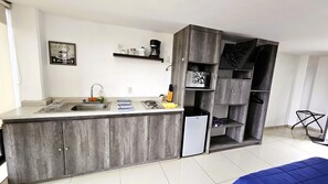 Suíte estúdio executiva | Cozinha privada | Micro-ondas, cafeteira/chaleira, chaleira elétrica, liquidificador