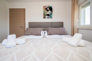 2 bedrooms, internet, bed sheets - Modern holiday home with jacuzzi and large garden (Pula)