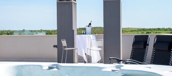 Modern holiday home with jacuzzi and large garden