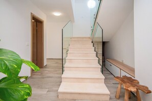 Interior - Modern holiday home with jacuzzi and large garden (Pula)