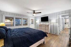 3 habitaciones, tabla de planchar con plancha, wifi y ropa de cama 