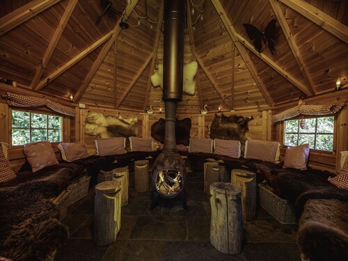 Stunning private villa for 20 guests with WIFI and TV