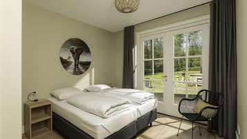 9 bedrooms, travel crib, free WiFi, bed sheets