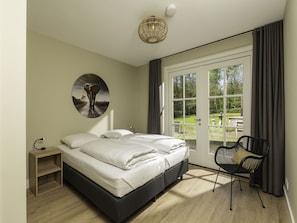 9 bedrooms, travel cot, free WiFi, bed sheets