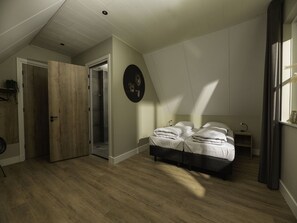 9 bedrooms, travel cot, free WiFi, bed sheets