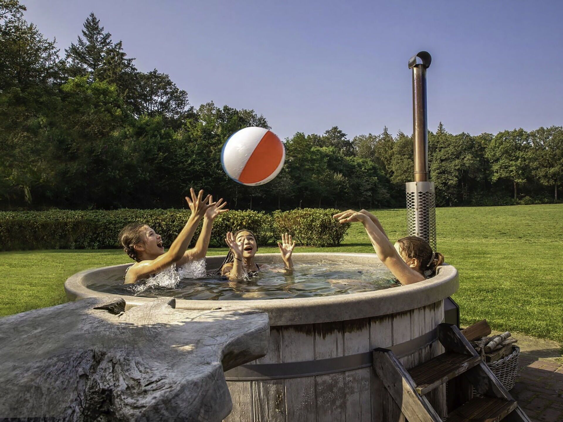 Bain à remous extérieur